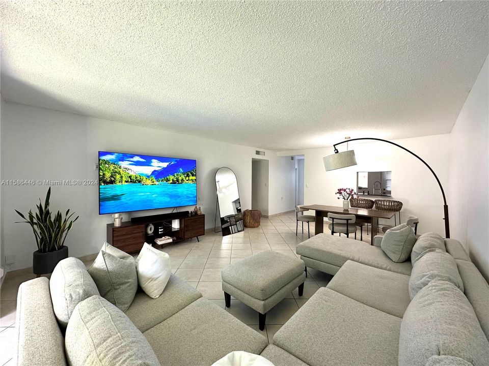 Recently Rented: $2,200 (2 beds, 2 baths, 1092 Square Feet)