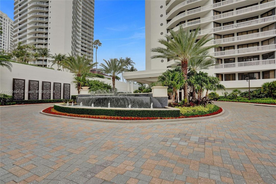 For Sale: $1,100,000 (2 beds, 2 baths, 1607 Square Feet)