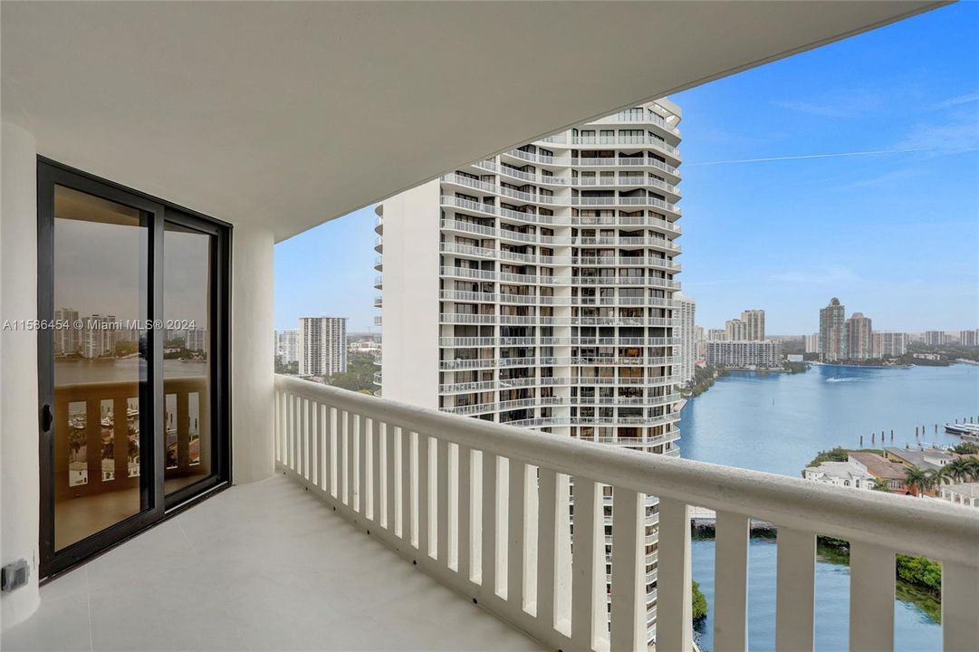 For Sale: $1,100,000 (2 beds, 2 baths, 1607 Square Feet)