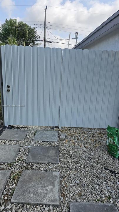 最近租的: $1,200 (1 贝兹, 1 浴室, 120 平方英尺)