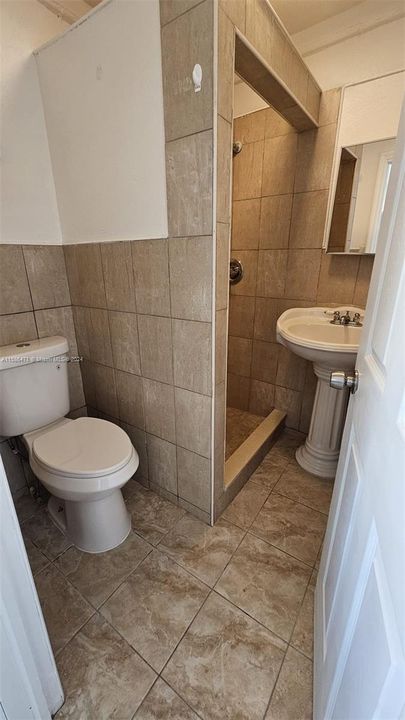 最近租的: $1,200 (1 贝兹, 1 浴室, 120 平方英尺)