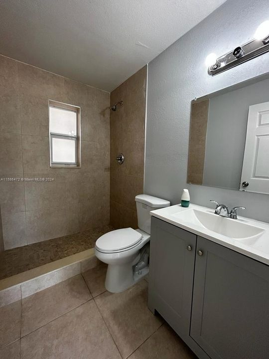 最近租的: $2,600 (4 贝兹, 2 浴室, 1026 平方英尺)