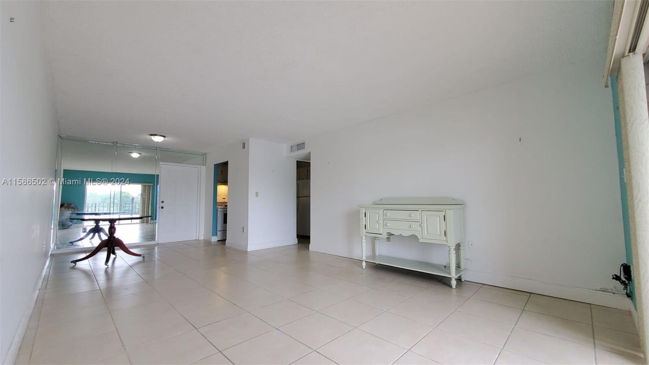 Active With Contract: $2,400 (2 beds, 2 baths, 1030 Square Feet)