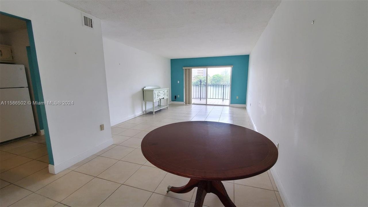 Active With Contract: $2,400 (2 beds, 2 baths, 1030 Square Feet)