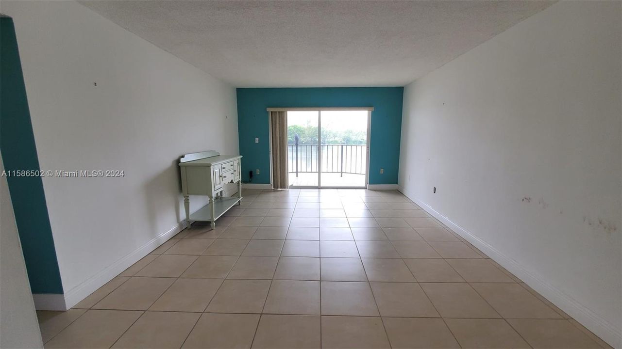 Active With Contract: $2,400 (2 beds, 2 baths, 1030 Square Feet)