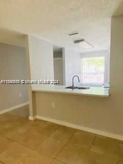 For Rent: $1,900 (1 beds, 1 baths, 800 Square Feet)