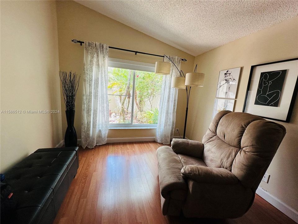 For Rent: $4,350 (3 beds, 2 baths, 2211 Square Feet)