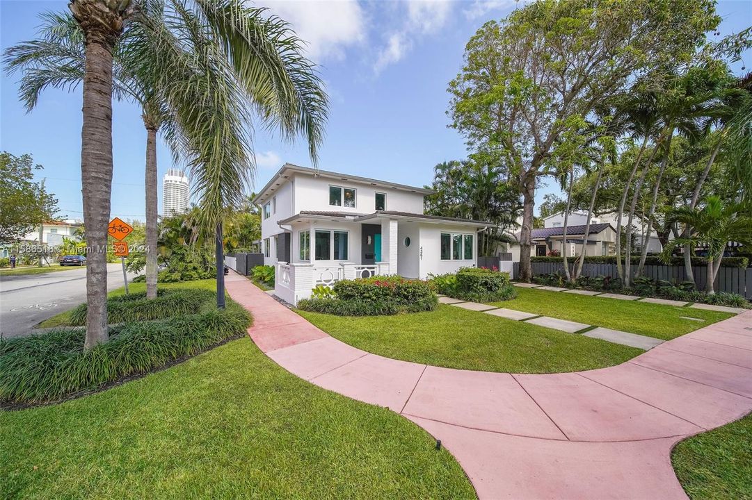 For Sale: $3,400,000 (5 beds, 4 baths, 2746 Square Feet)