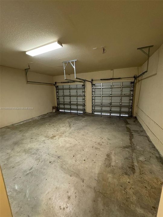 Active With Contract: $3,500 (4 beds, 2 baths, 2186 Square Feet)