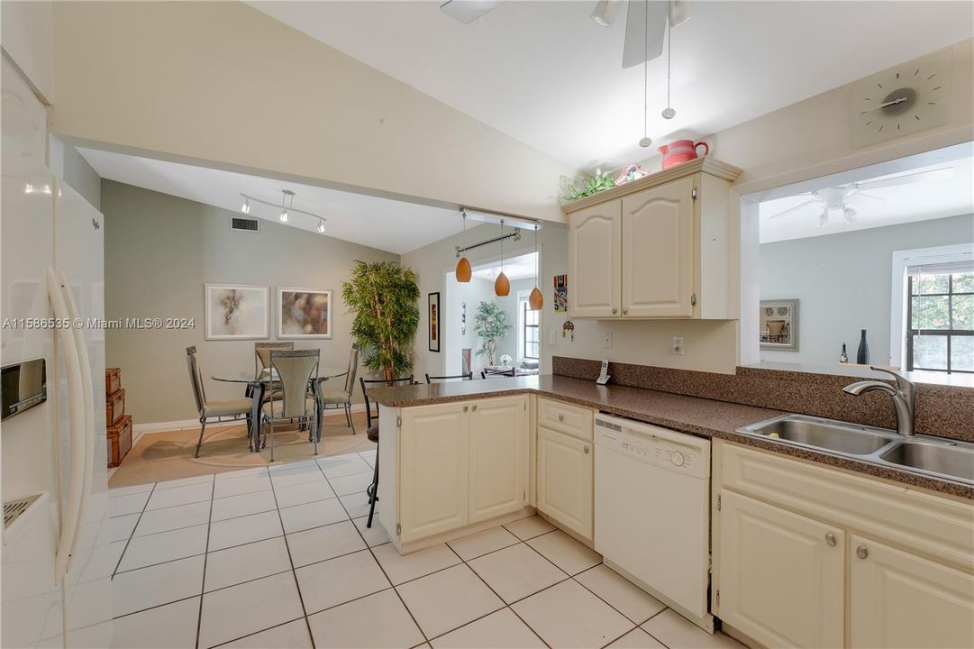 Active With Contract: $639,000 (3 beds, 2 baths, 1434 Square Feet)