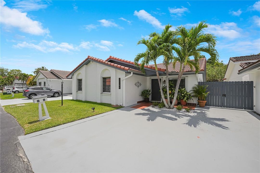 Active With Contract: $639,000 (3 beds, 2 baths, 1434 Square Feet)