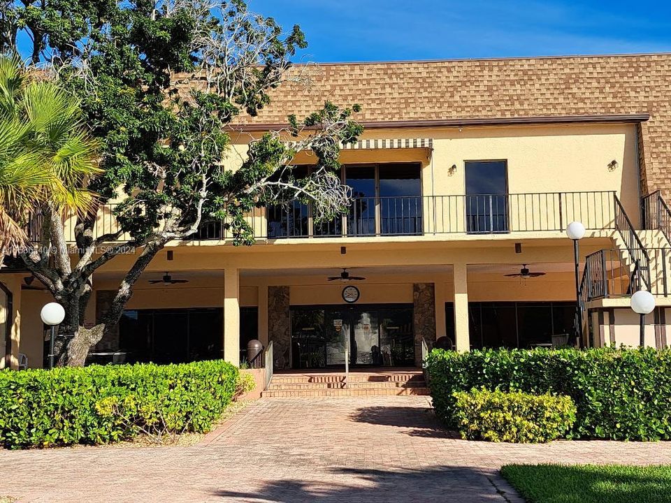 Recently Rented: $1,800 (2 beds, 2 baths, 920 Square Feet)