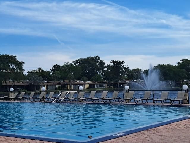 Recently Rented: $1,800 (2 beds, 2 baths, 920 Square Feet)