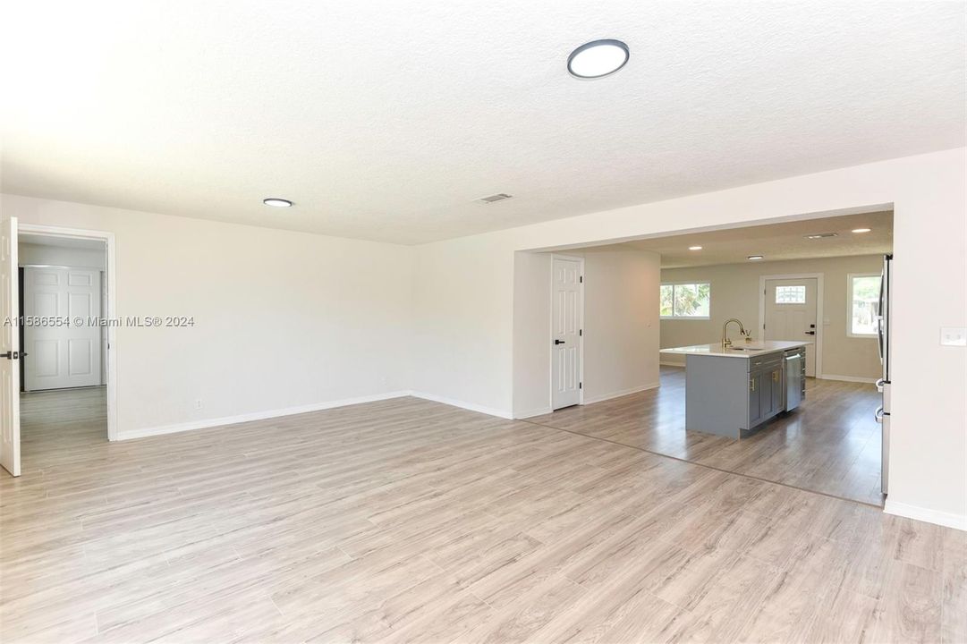 For Sale: $419,000 (4 beds, 2 baths, 1497 Square Feet)