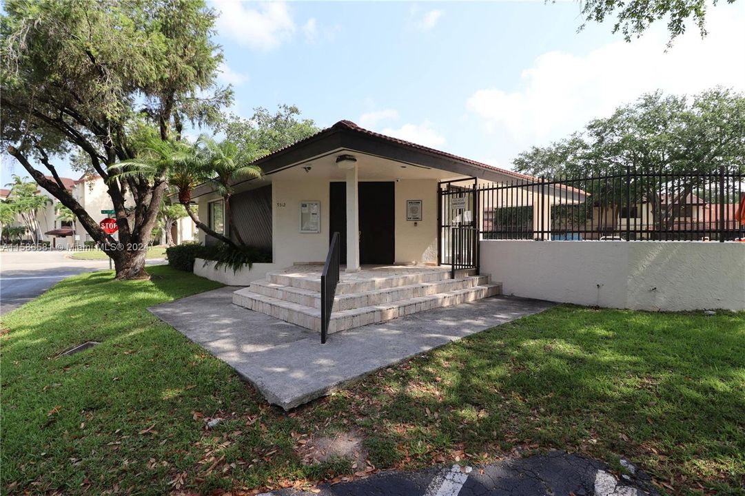 Recently Sold: $450,000 (2 beds, 2 baths, 1156 Square Feet)