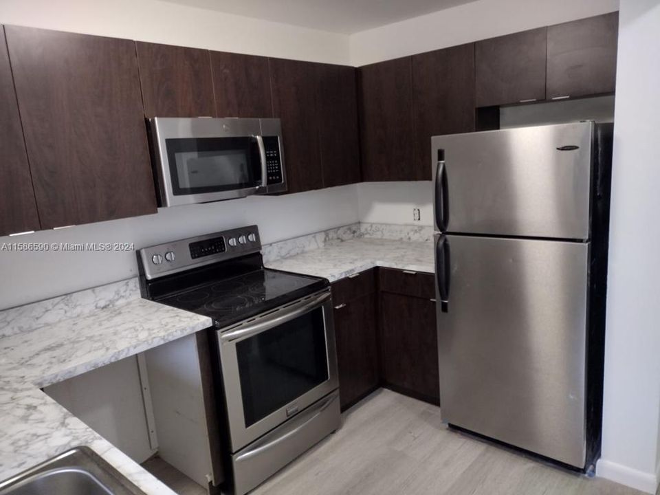 For Rent: $1,600 (2 beds, 2 baths, 744 Square Feet)