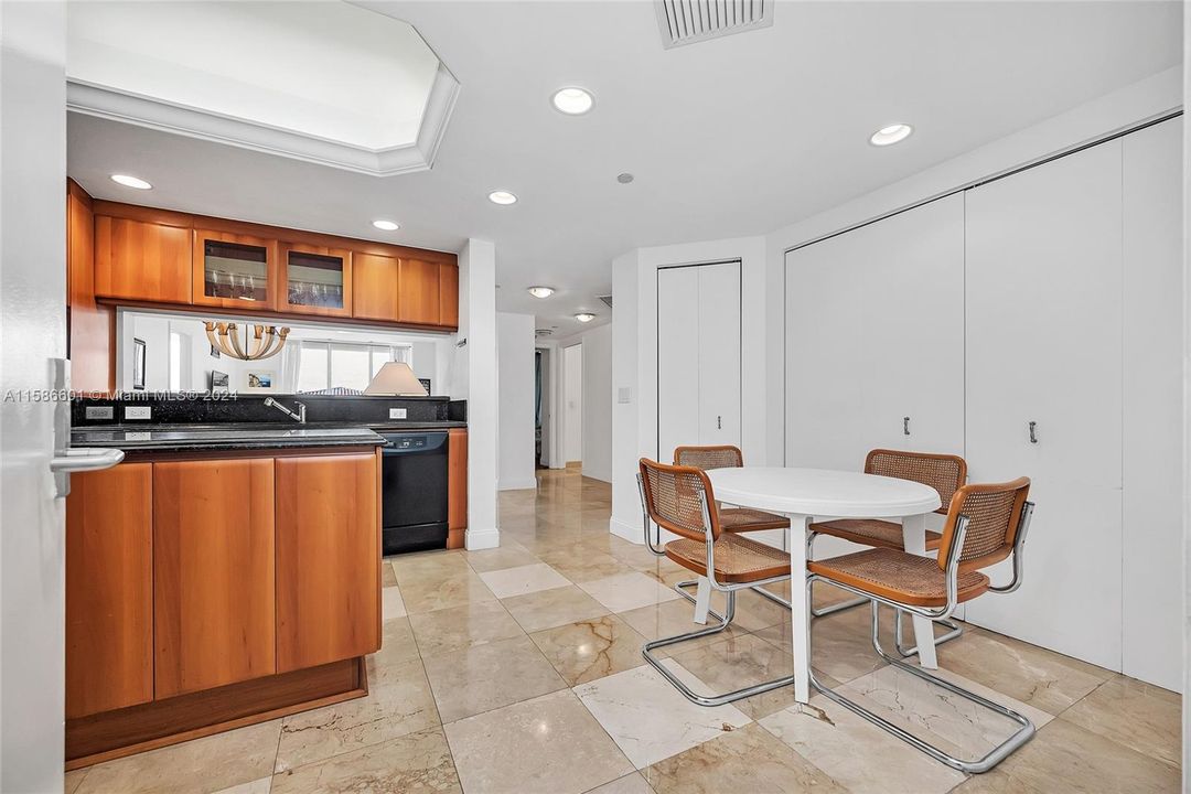 For Sale: $1,280,000 (2 beds, 2 baths, 1500 Square Feet)