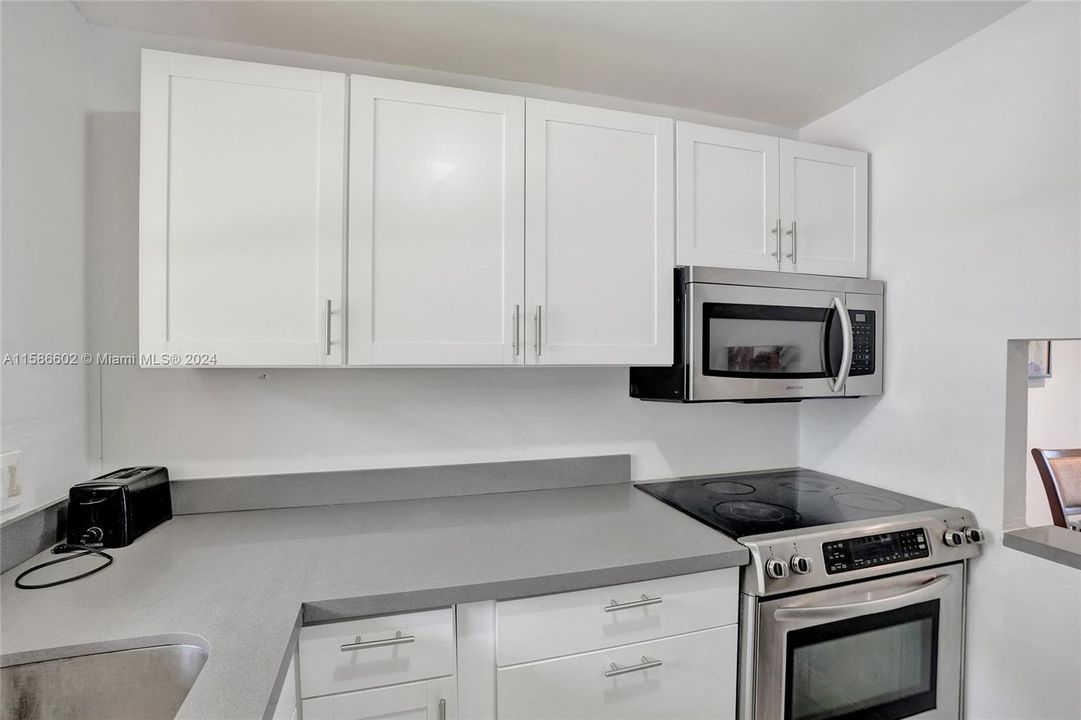 For Sale: $104,999 (1 beds, 1 baths, 640 Square Feet)