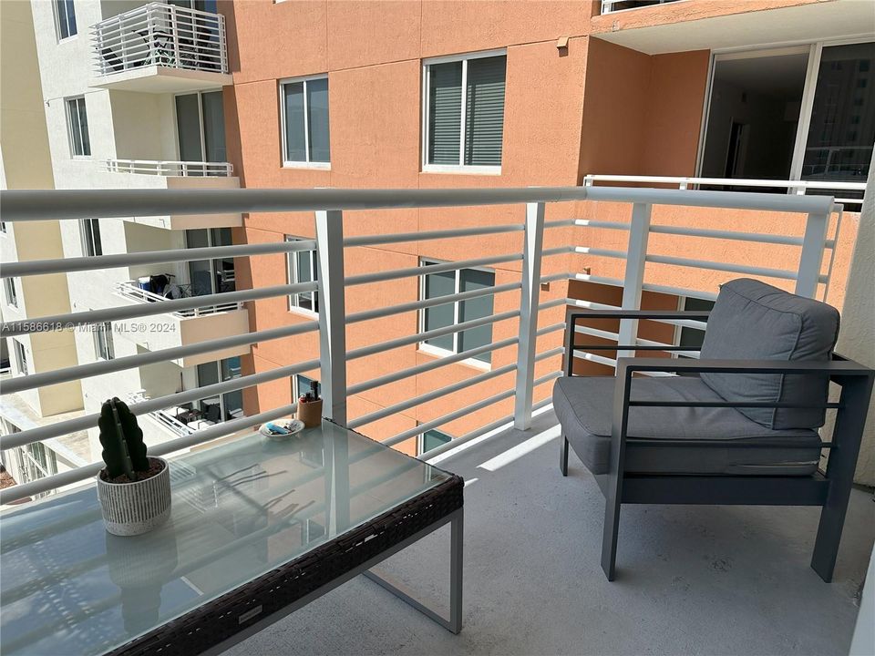 Recently Rented: $2,475 (1 beds, 1 baths, 835 Square Feet)