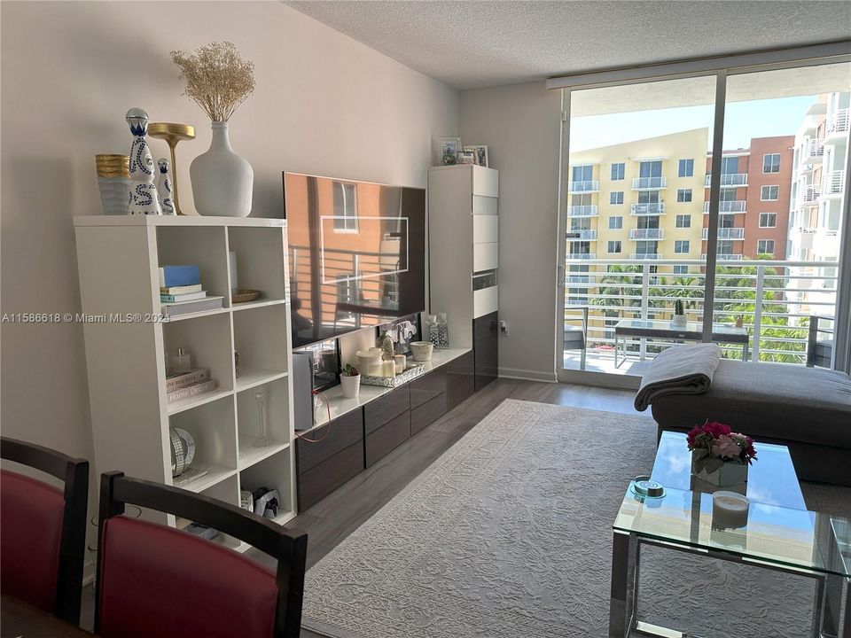 Recently Rented: $2,475 (1 beds, 1 baths, 835 Square Feet)