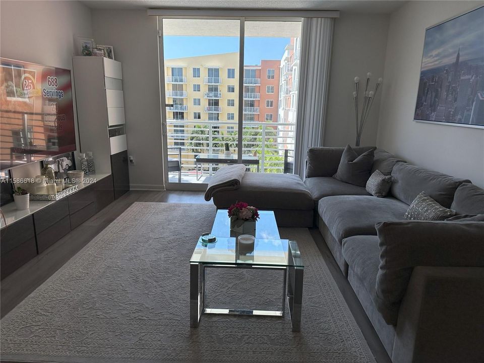 Recently Rented: $2,475 (1 beds, 1 baths, 835 Square Feet)