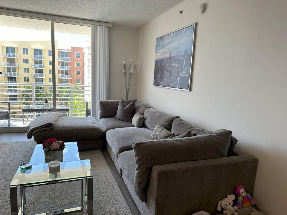 Recently Rented: $2,475 (1 beds, 1 baths, 835 Square Feet)