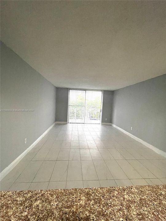 For Rent: $1,700 (1 beds, 1 baths, 826 Square Feet)