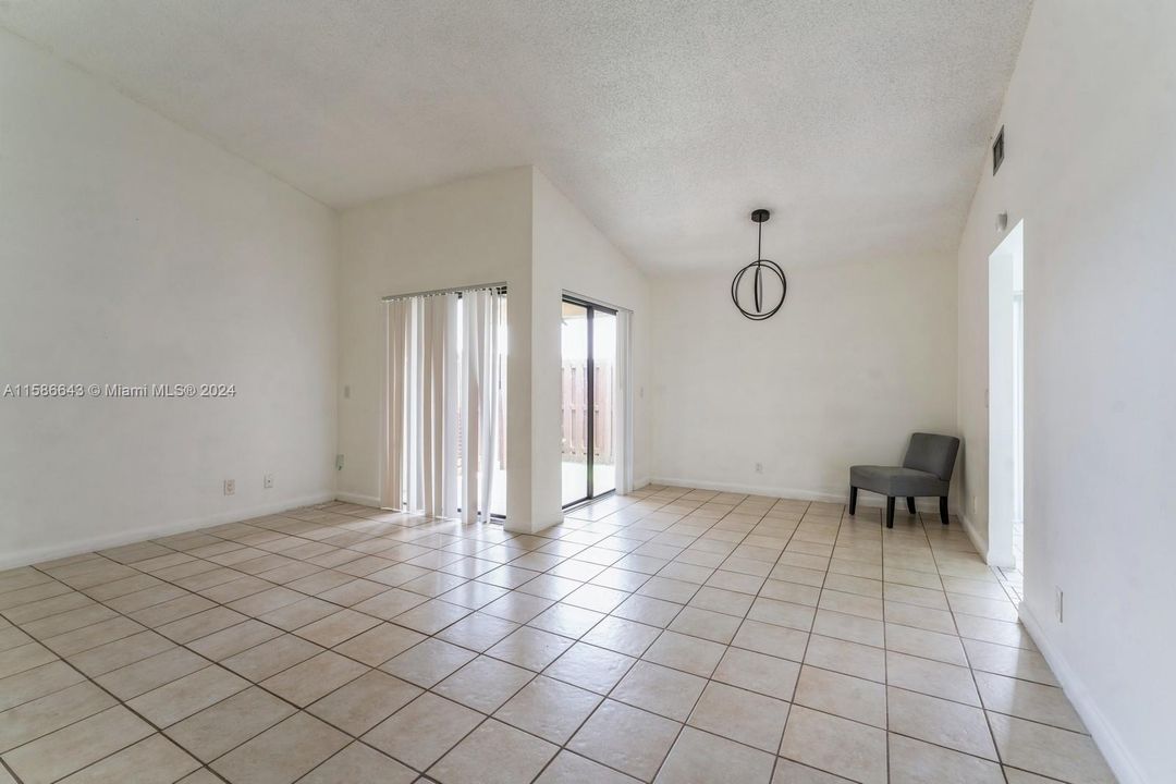 Recently Rented: $2,500 (2 beds, 2 baths, 1115 Square Feet)