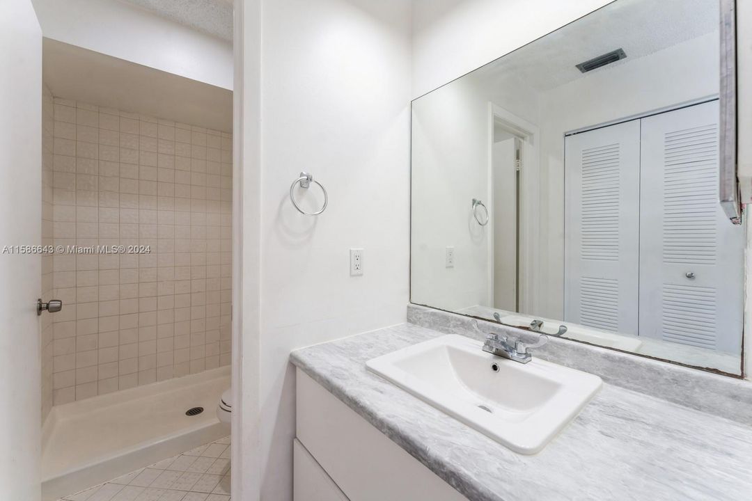 Active With Contract: $2,500 (2 beds, 2 baths, 1115 Square Feet)