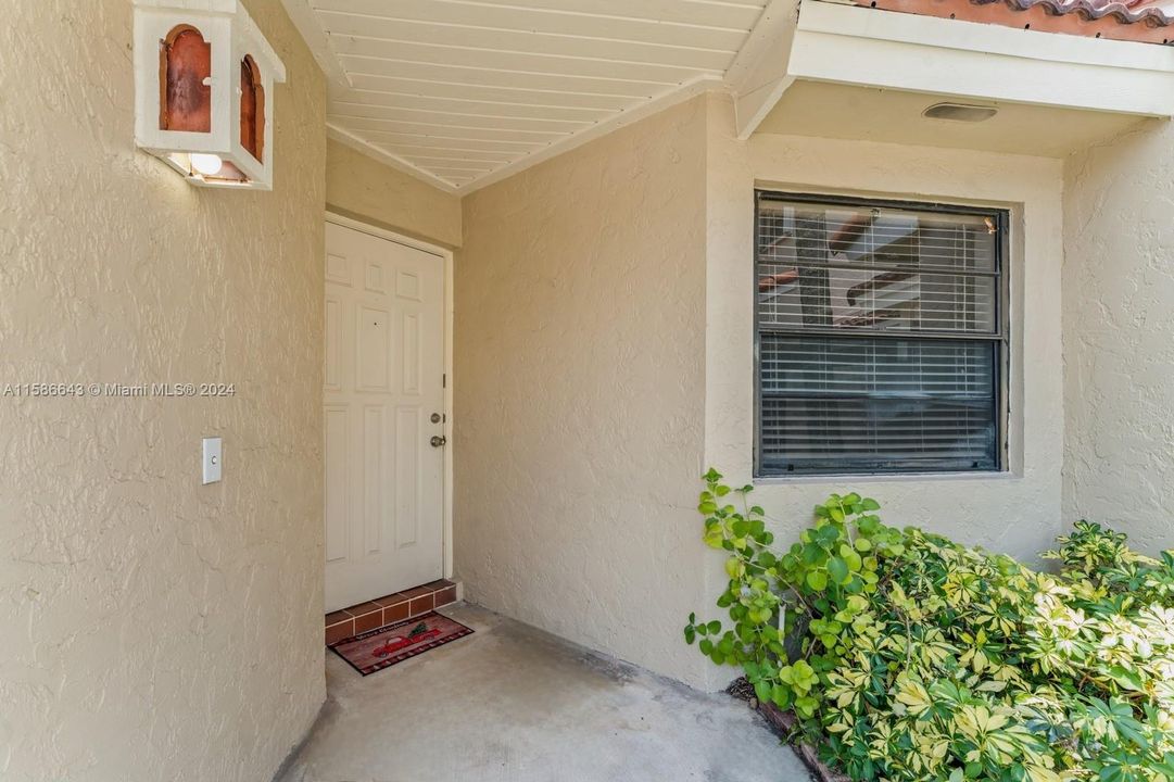 Active With Contract: $2,500 (2 beds, 2 baths, 1115 Square Feet)