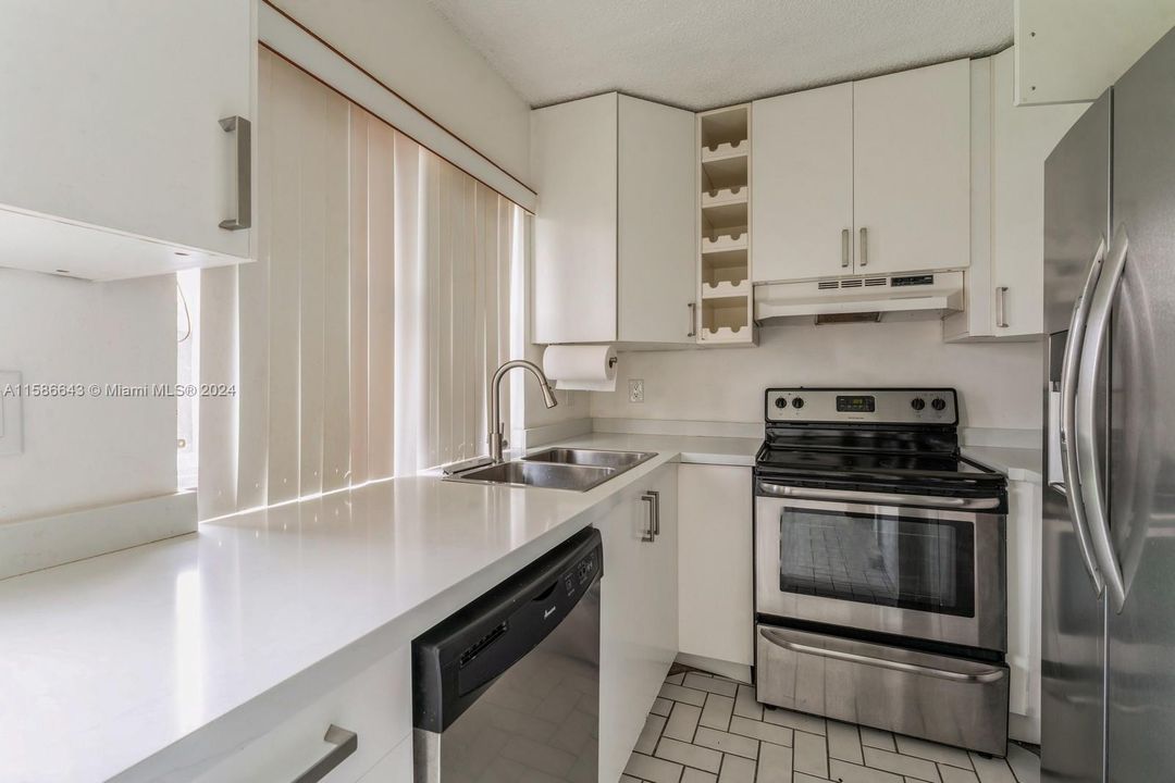 Active With Contract: $2,500 (2 beds, 2 baths, 1115 Square Feet)