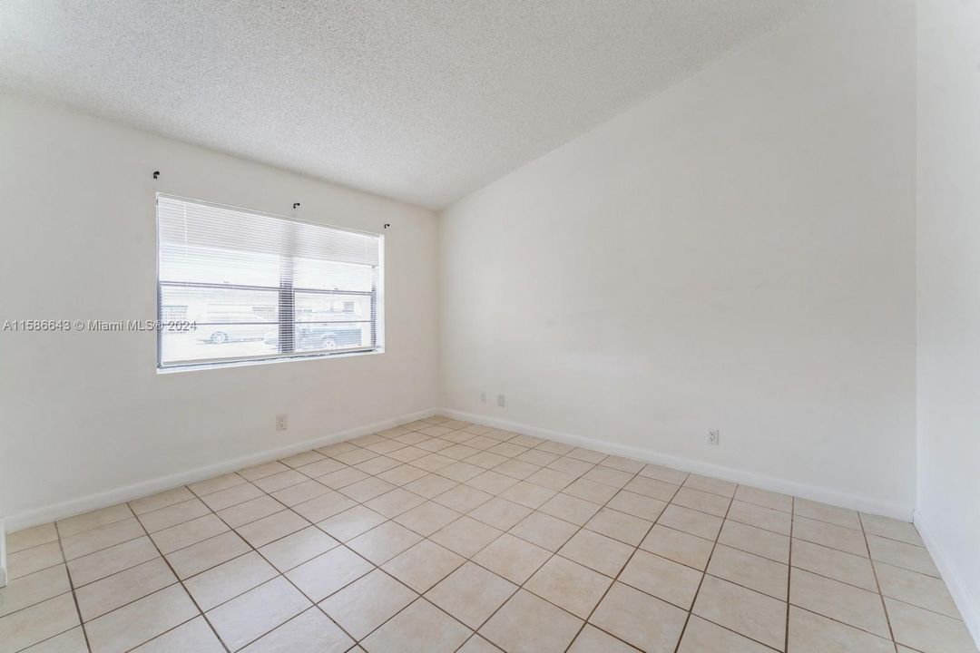 Active With Contract: $2,500 (2 beds, 2 baths, 1115 Square Feet)