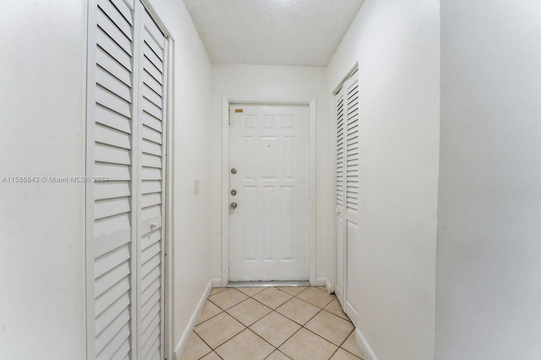 Active With Contract: $2,500 (2 beds, 2 baths, 1115 Square Feet)