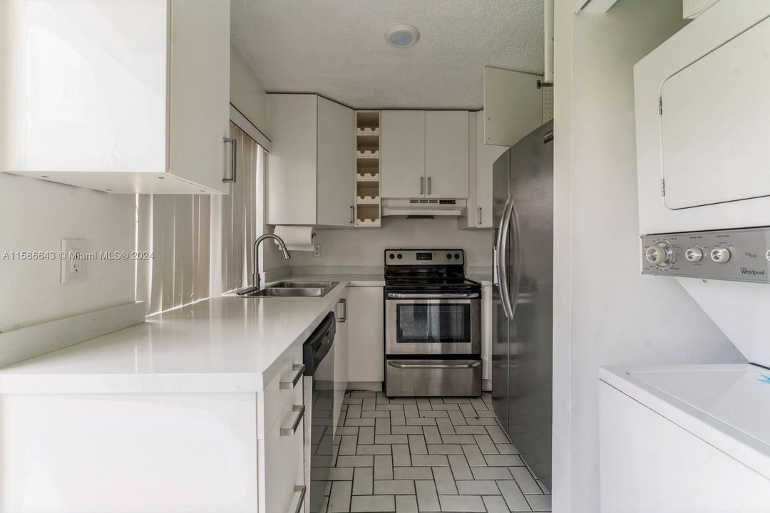 Active With Contract: $2,500 (2 beds, 2 baths, 1115 Square Feet)