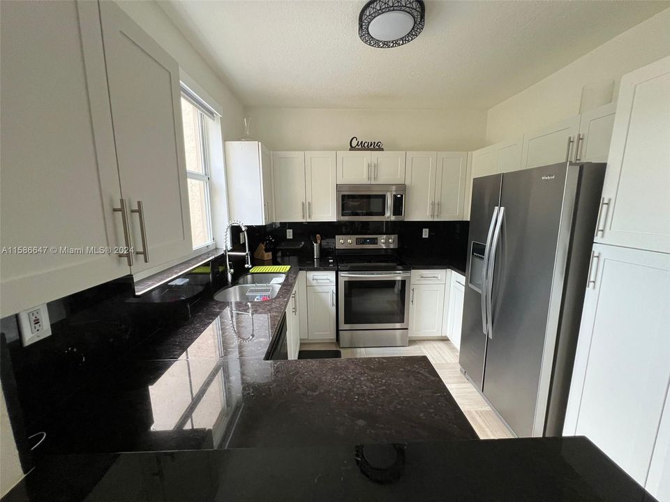 Recently Rented: $3,200 (2 beds, 2 baths, 1480 Square Feet)