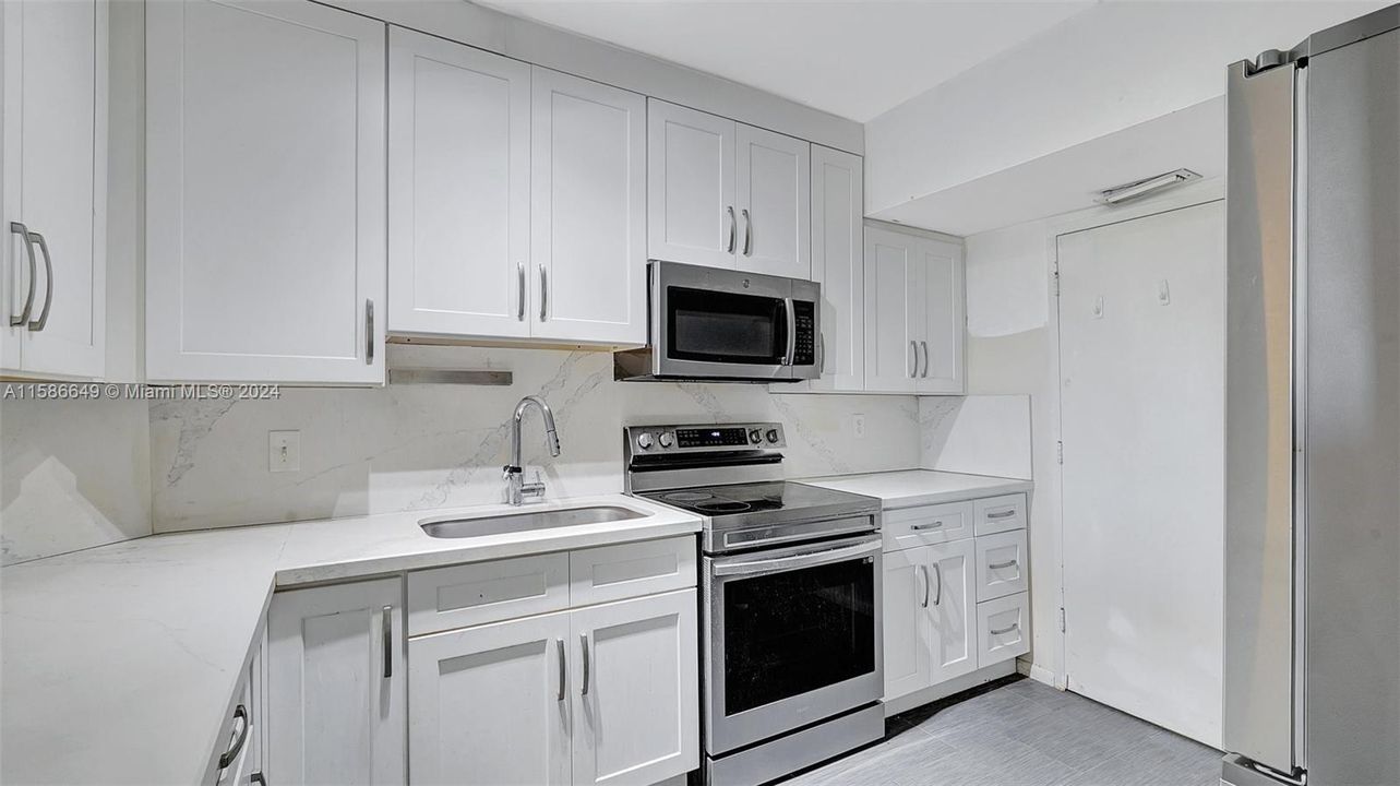 For Sale: $209,000 (2 beds, 2 baths, 1132 Square Feet)