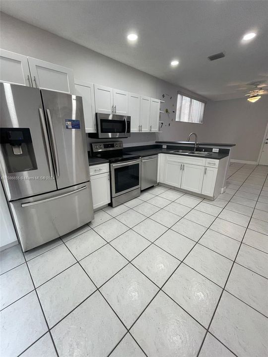 Active With Contract: $3,200 (3 beds, 2 baths, 1683 Square Feet)