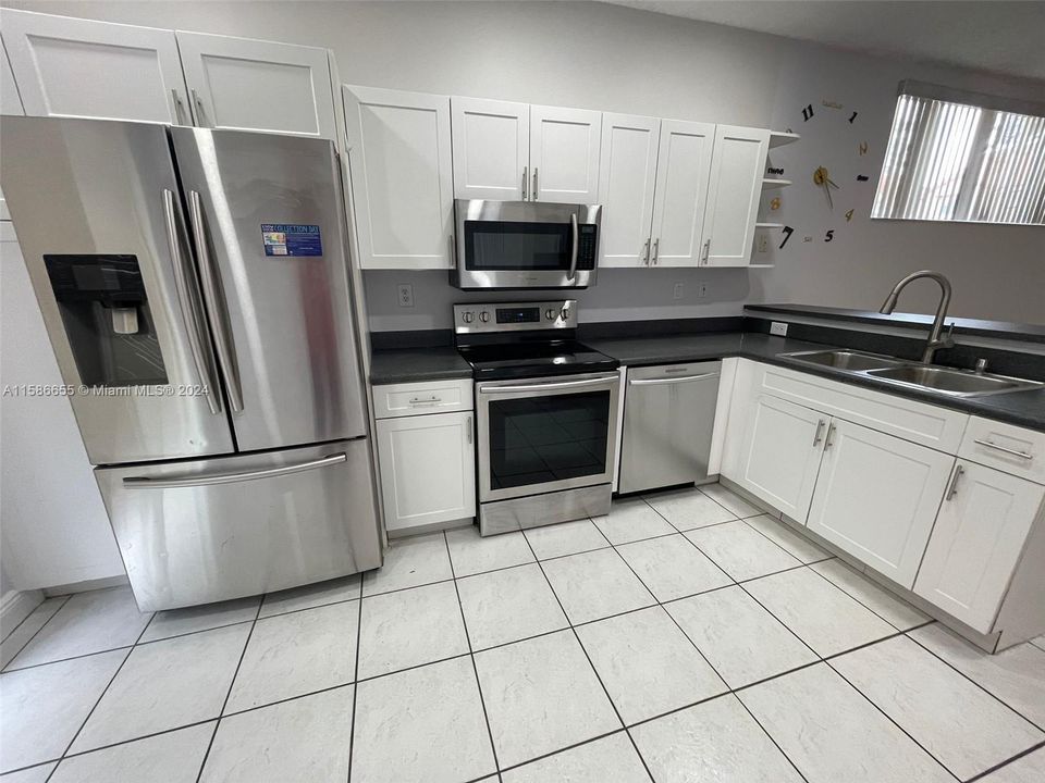 Active With Contract: $3,200 (3 beds, 2 baths, 1683 Square Feet)