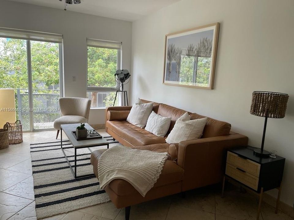 Recently Rented: $6,000 (3 beds, 2 baths, 1100 Square Feet)