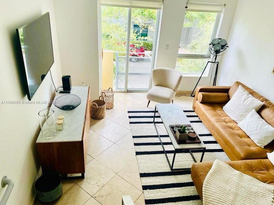 Recently Rented: $6,000 (3 beds, 2 baths, 1100 Square Feet)