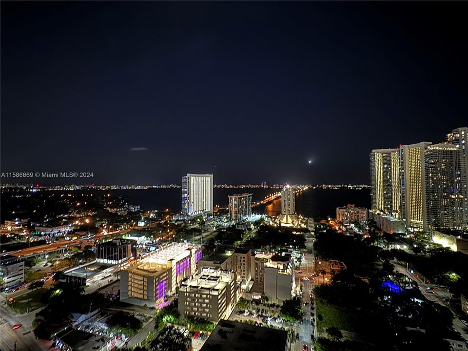 For Sale: $899,000 (2 beds, 2 baths, 1096 Square Feet)