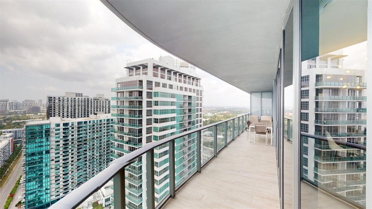 For Sale: $899,000 (2 beds, 2 baths, 1096 Square Feet)