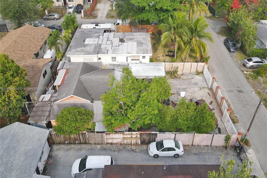 For Sale: $400,000 (2 beds, 1 baths, 1160 Square Feet)