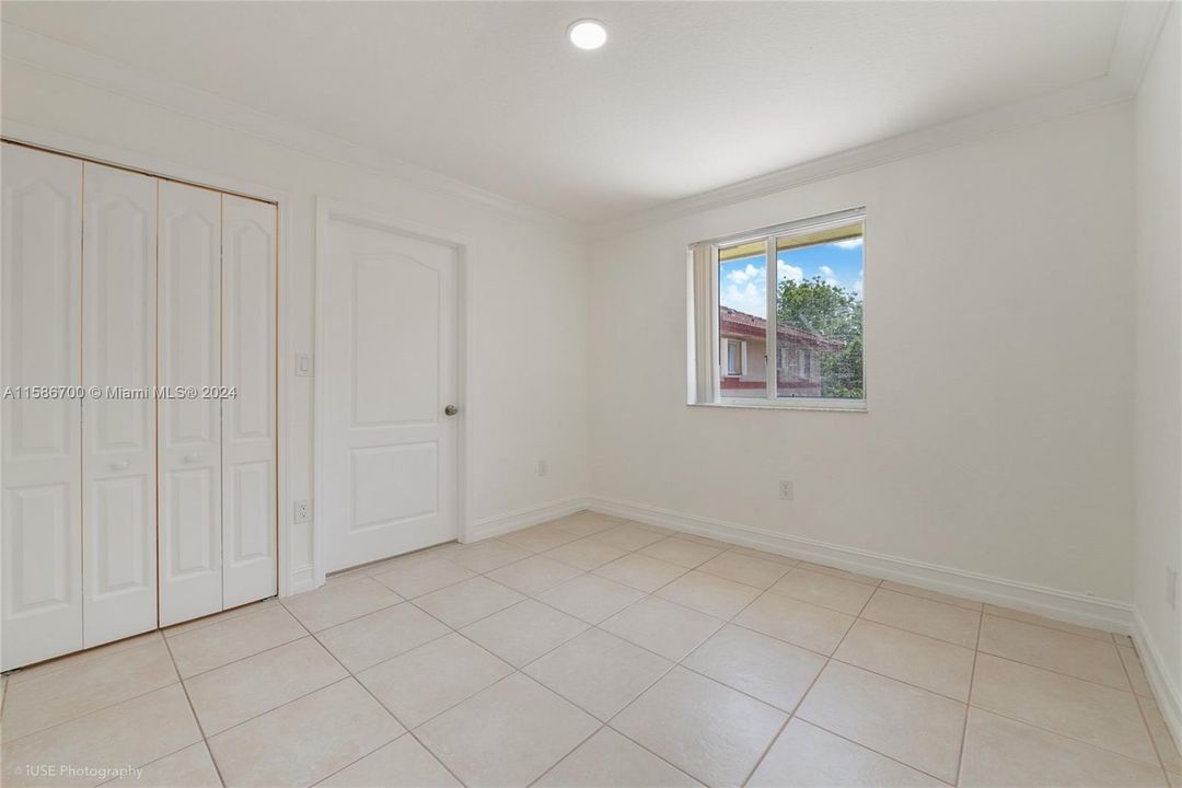 For Sale: $397,500 (2 beds, 2 baths, 970 Square Feet)