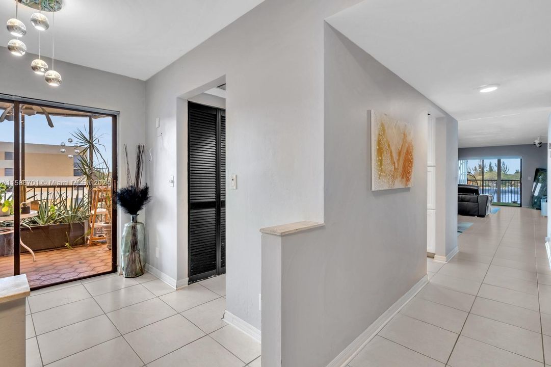 For Sale: $240,000 (2 beds, 2 baths, 1200 Square Feet)