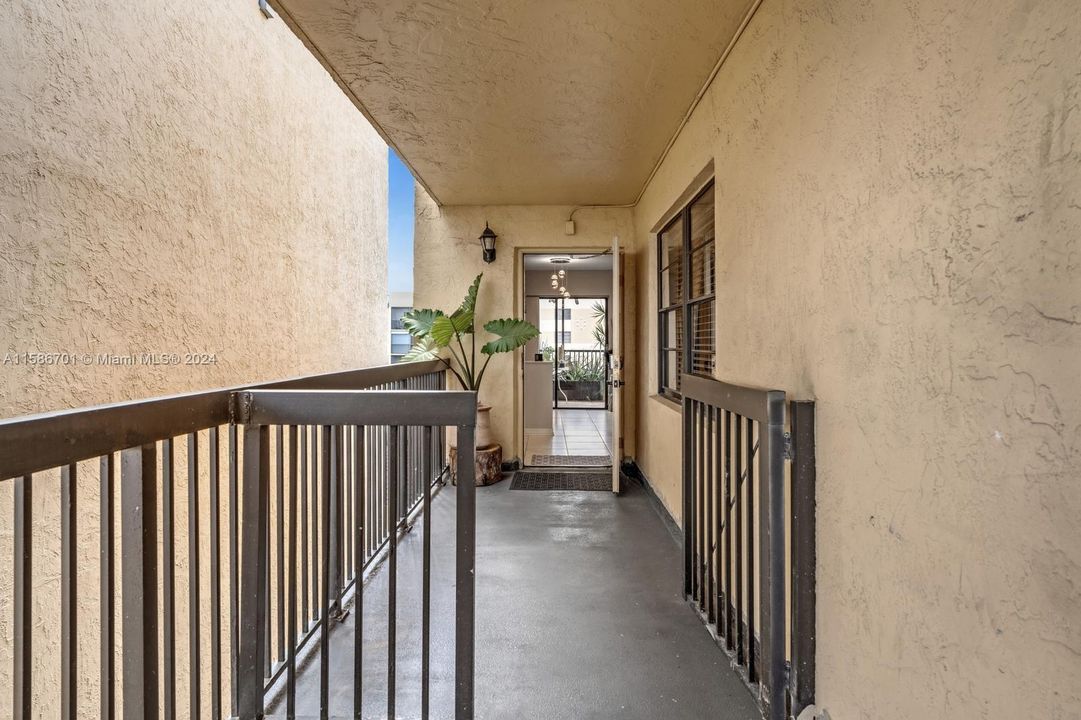 For Sale: $240,000 (2 beds, 2 baths, 1200 Square Feet)