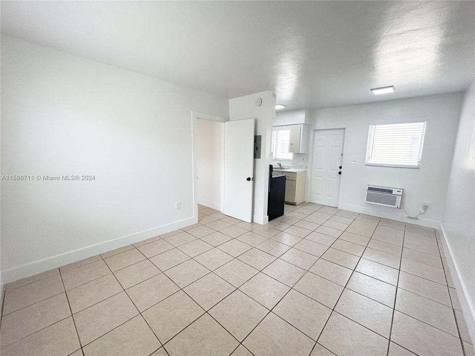 For Rent: $1,599 (1 beds, 1 baths, 490 Square Feet)