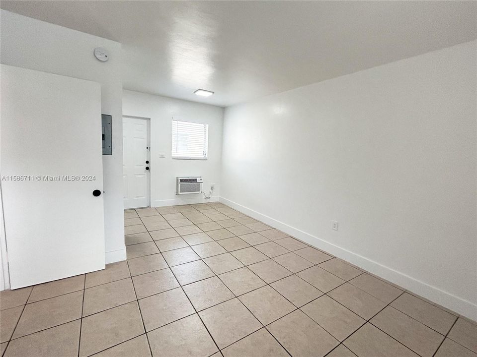 For Rent: $1,599 (1 beds, 1 baths, 490 Square Feet)