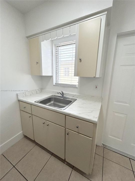 For Rent: $1,599 (1 beds, 1 baths, 490 Square Feet)