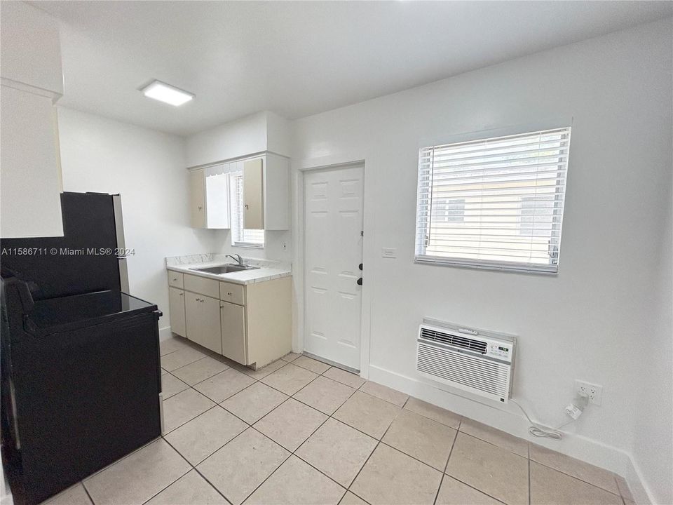 For Rent: $1,599 (1 beds, 1 baths, 490 Square Feet)